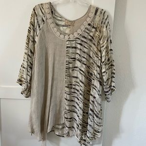 Gorgeous Italian European made top ! LE boutique brand one size